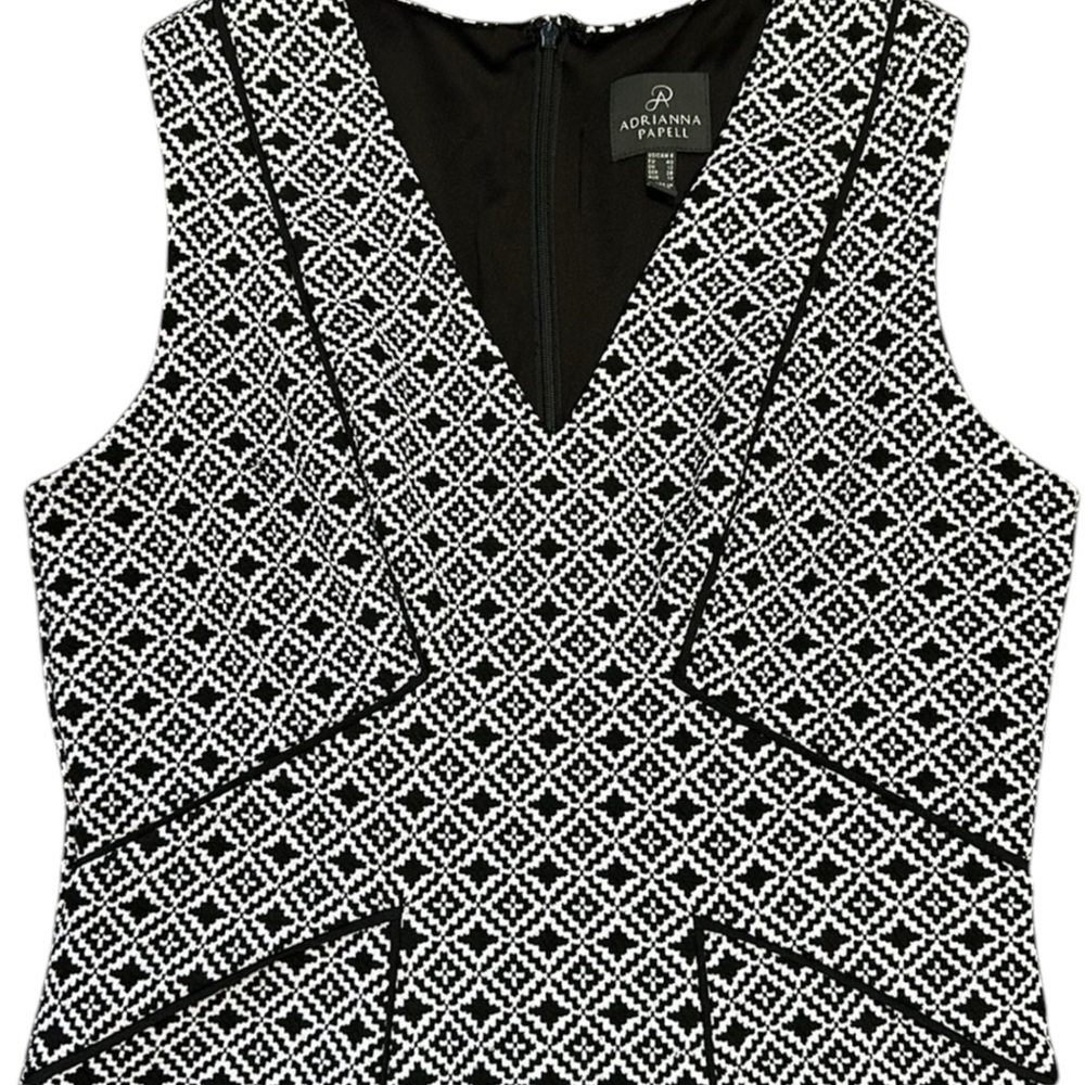 Adrianna Papell V‎ Neck Sleeveless Dress in white and black geometric pattern. 8 - Picture 9 of 16